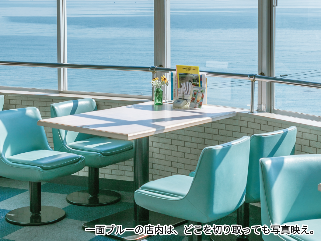 一面ブルーの店内は、どこを切り取っても写真映え。